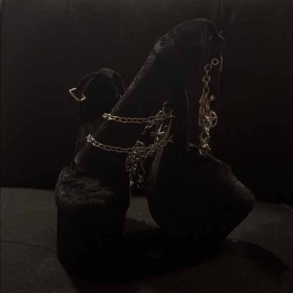 Discontinued DOLLS KILL X THE CRAFT limited edition velvet charmed platforms - Picture 6 of 9